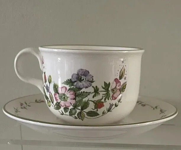 CLOVERLEAF Vintage Wild Flowers Cup Saucer X 2 Excellent Condition 🌸