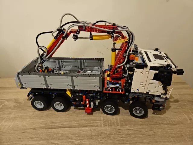 LEGO TECHNIC: Mercedes-Benz Arocs 3245 (42043)