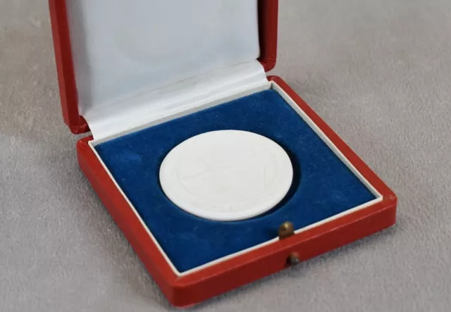 DDR Meissner Porzellan Medaille FDGB Urlaubermassensport Dresden, Originaletui
