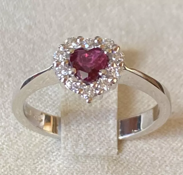 Bague en or Blanc 18kt. Avec Diamants Naturels Et Rubis Naturel De Coupe Cœur