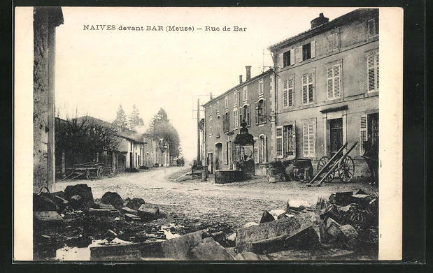 CPA Naives-devant-Bar, Rue de Bar, vue de la rue