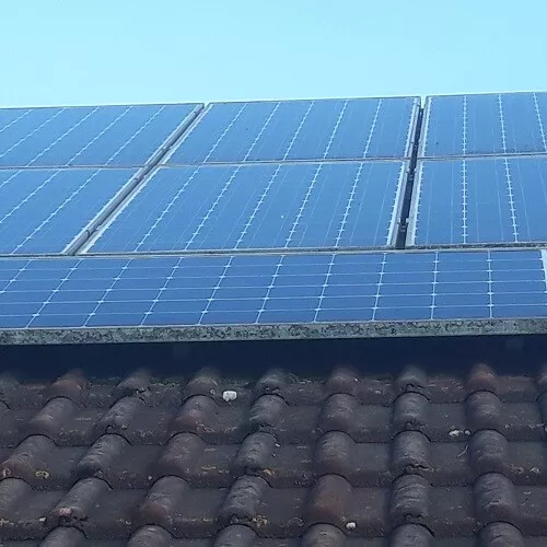 Solaranlagen Holz Stein Grünbelag Ablagerungen Flechten Selbsttätig reinigen