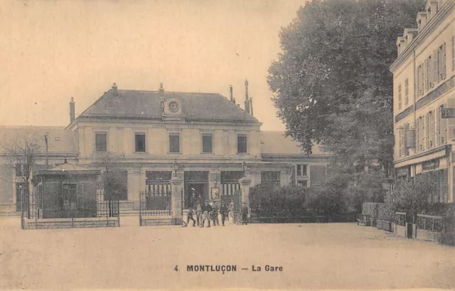 Cpa 03 Montlucon La Gare