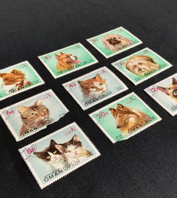Lot de 9 timbres thème " Chiens et Chats" " State of Oman " Air Mail