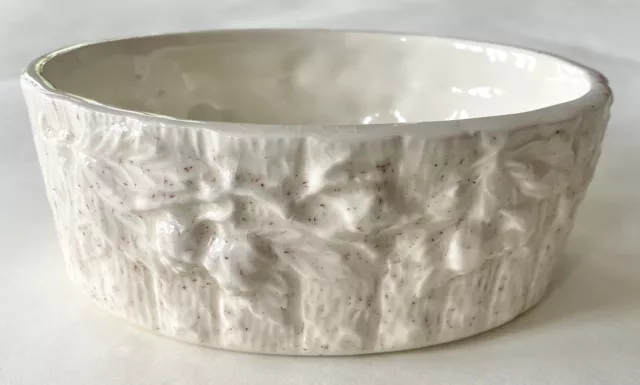 Vintage White Glazed Ceramic HELEN HART Bowl Pottery 50s Leaves Berry Woodgrain