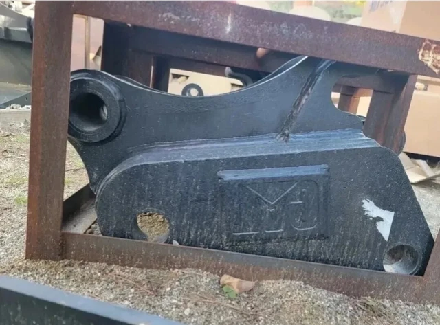 CAT 446 Backhoe Quick Coupler