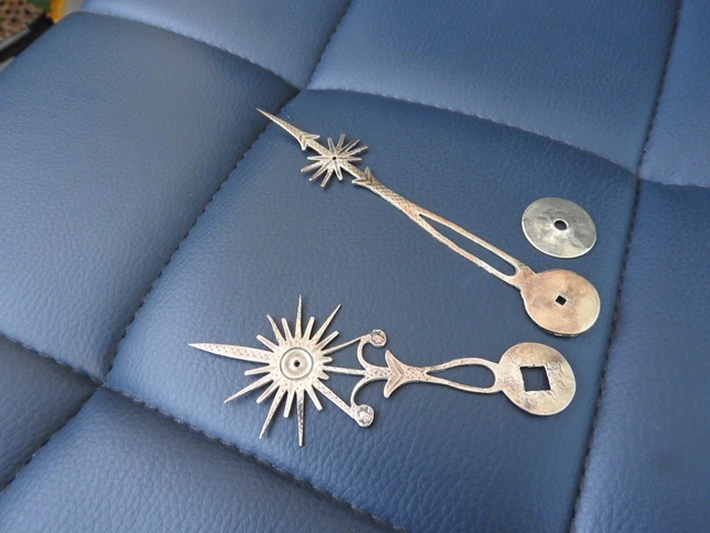 Paire d'aiguille pendule lys bleu mat Long.:60mm Heure-:4,5