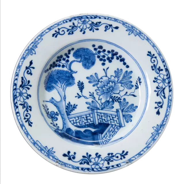 Nice Dutch Delft Blue plate, Chinoiserie decoration, 18th. ct. Porceleyne Bijl.