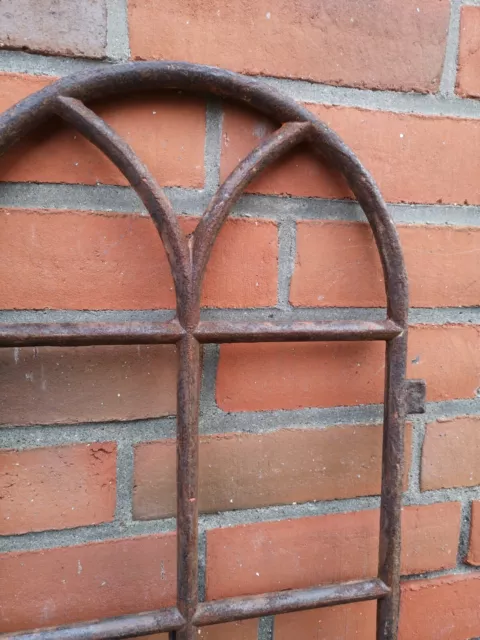 sehr schönes alte Stallfenster aus Gusseisen / antikes Fenster mit einer Öffnung 2