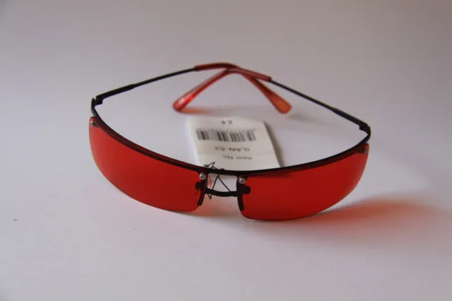 Farb Brille Sonnenbrille Gläser Rot Schmal Rahmen Schwarz Oben Hinter Gläser