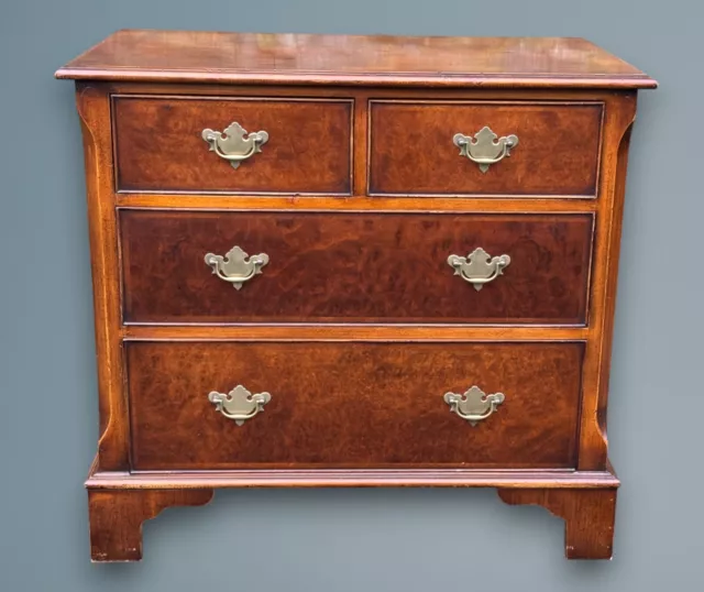 Figured Walnut and Feather Banded Chest of Drawers In The Georgian Style