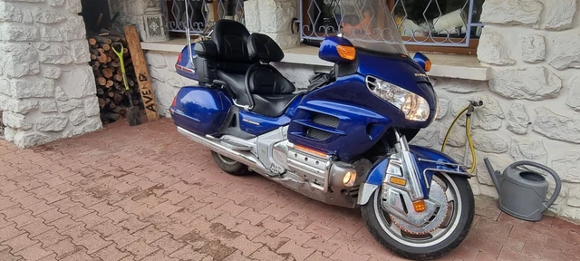 Honda Goldwing Gl1800A Abs / Cbs Modele 2001 Avec Faible Kilometrage