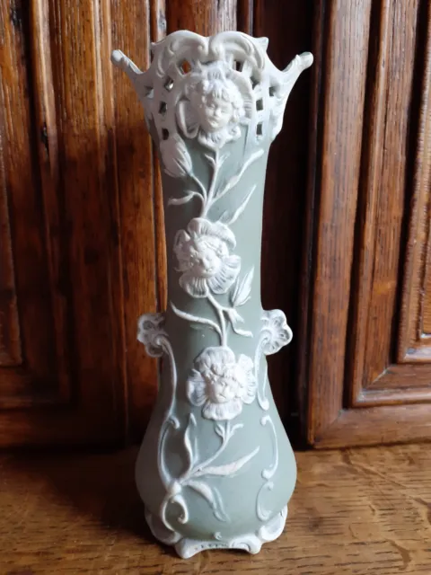 Vase biscuit Art-Nouveau