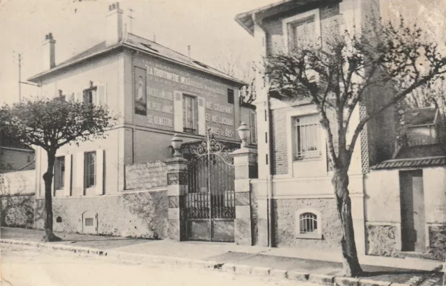CPA 95 Madame LOUPOT ENGHIEN les BAINS (S&O) En Face la Gare Jarretelle Marcelle