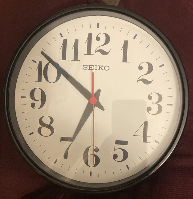 A SEIKO QXA474KT Wall or Desk Clock Working Battery Operated Sweep