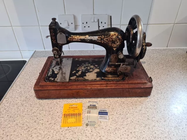 Antique  Singer Sewing Machine 13711626 Dated 1896