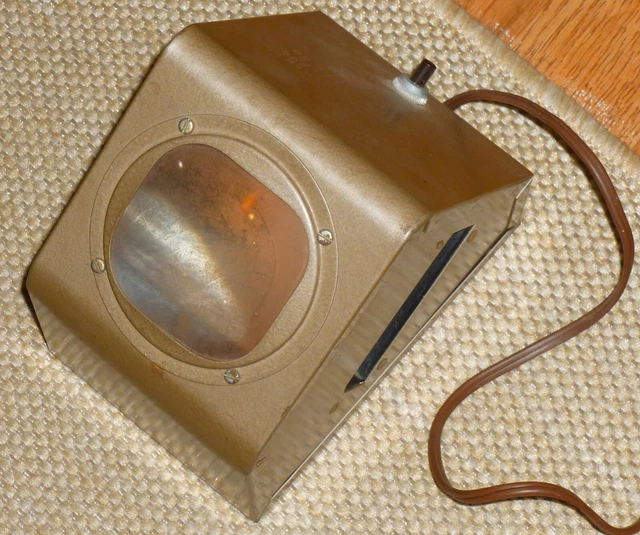De colección década de 1950? "VISOR DE DIAPOSITIVAS DE METAL, Caja Iluminada 6"" X 5 1/2"" X 4", en muy buen estado de funcionamiento