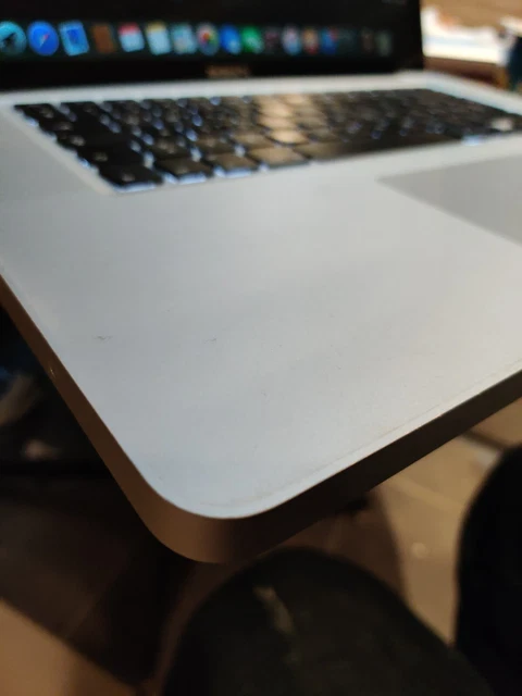 Apple MacBook Pro 15.4" (1TB HDD, Intel Core i5 , 2.4GHz, 2010 4
