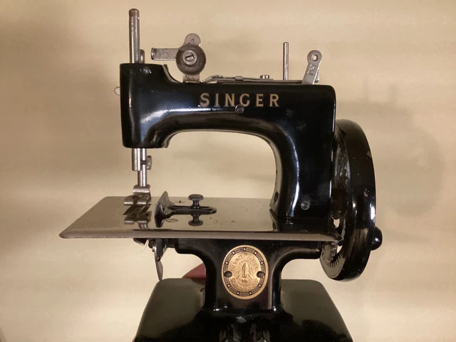 RARE 1920S SINGER Sewhandy 20 Child’s Metal Sewing Machine Great ...