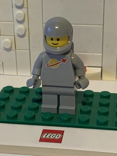 Lego sales gray spaceman