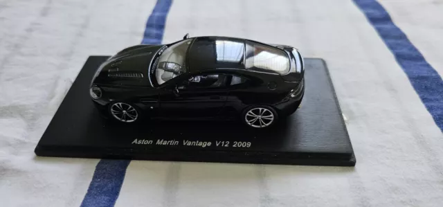 Modèle réduit Aston Martin Vantage V12 2009