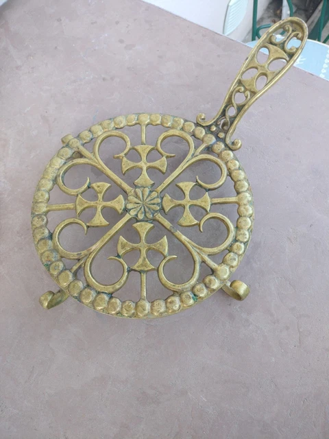 Ancien dessous de plat en métal - France