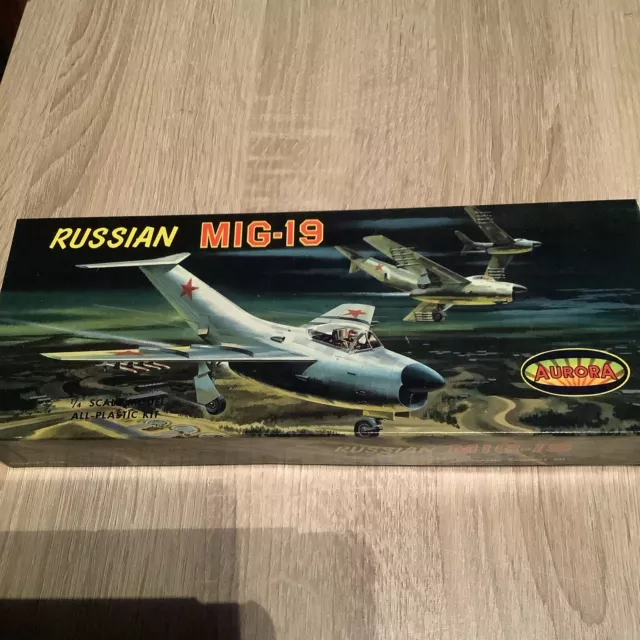 Aurora MODELLBAUSATZ " Russian MIG-19 "  mit OVP von 1958, Kit No. 66-79