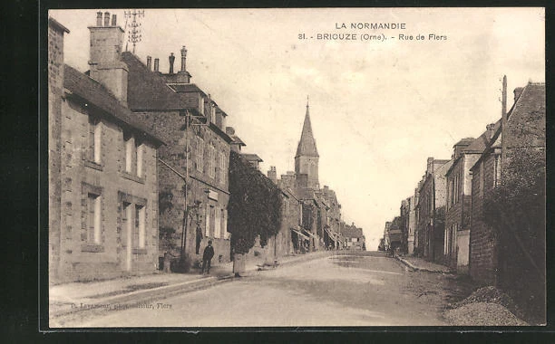 CPA Briouze, Rue de Flers