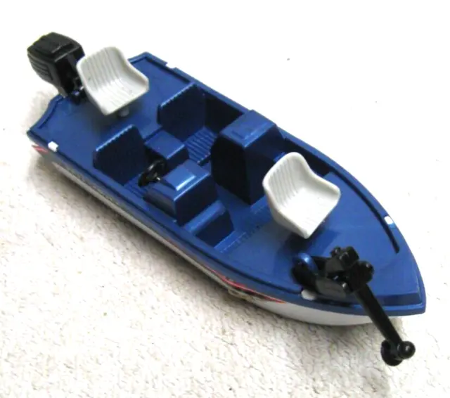 https://www.picclickimg.com/cg8AAOSwvs5loGy~/Vintage-1990S-Nylint-Plastic-Bass-Boat-W-Outboard.webp