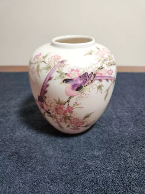 Toyo ~ Japan~Cherry Blossom & Bird Ginger/Jar Porcelain Vase - Beautiful