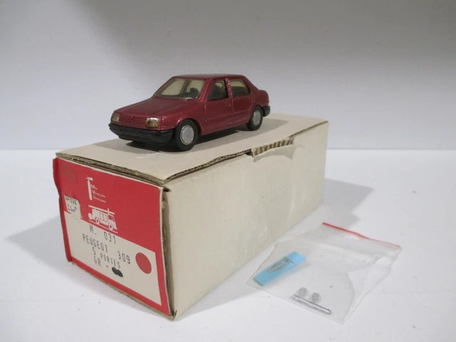 Miniature Peugeot 205 5 Portes – Kit Résine Monté MVI France 1/43 (occasion)