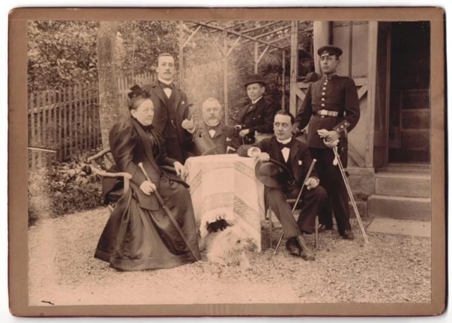 Fotografie Fotograf und Ort unbekannt, Portrait Uffz. in Uniform mit Säbel und