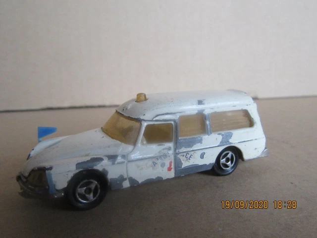 Voiture Miniature Majorette 1/65 - Citroën DS 21 Break Ambulance - N°206 - Fabriqué En France