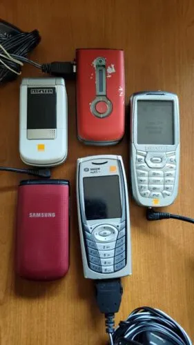 Lot de 5 téléphones portable Alcatel, Sagem, Samsung et chargeurs 2