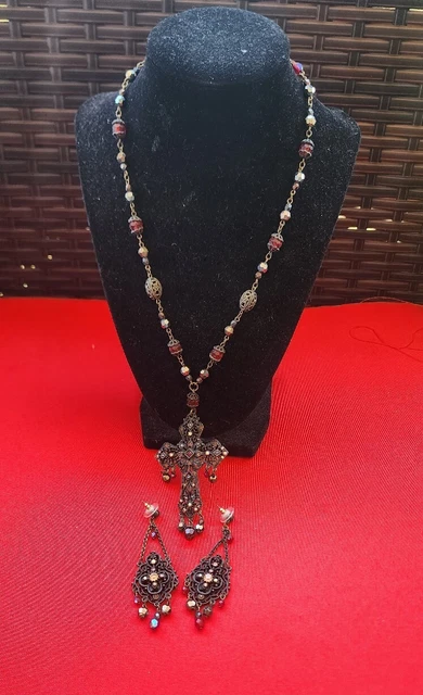 Vintage Ben Amun Jewelry Set Rhinestones Necklace And Earrings In Good Condition Vintage Ben Amun Jewelry Set Rhinestones Necklace And Earrings In Good Condition