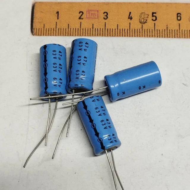 Lot De 4 Condensateurs électrolytiques 100 µF 10V - NOS, Neufs, Marque Philips/ITT/Chemicon, Fabriqué En France