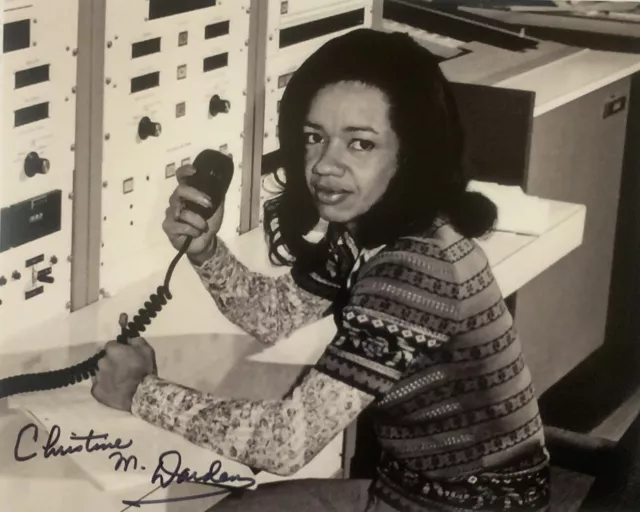 CHRISTINE DARDEN HAND SIGNED 8x10 PHOTO NASA ENGINEER AUTOGRAPHED AUTHENTIC