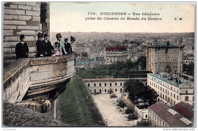 94 VINCENNES - vue generale prise du donjon (couleurs)