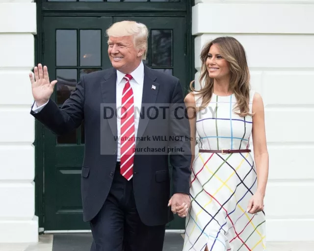 President Donald Trump And First Lady Melania In 2017 - 8X10 Photo (Op-479)