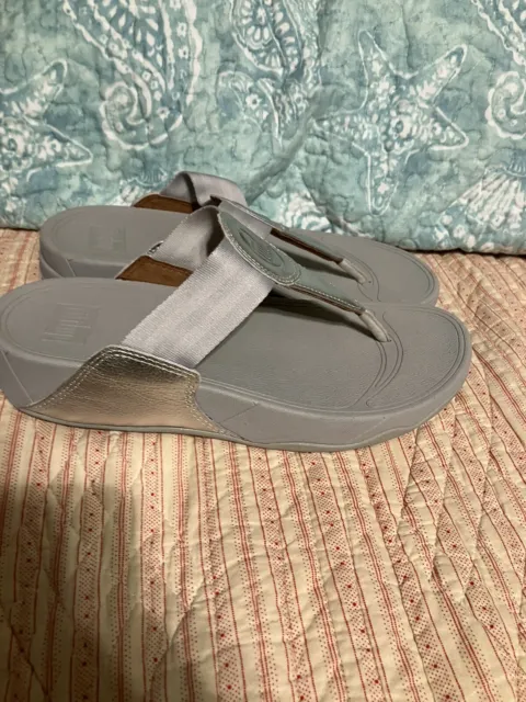 FitFlop Walkstar Sandals Womens Sz 8 Silver  Leather Wedge Flip Flop Thong