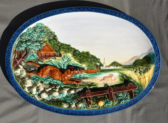Grand Plat En Faïence De Sarreguemines Decor De Chasse Barbotine Majolica