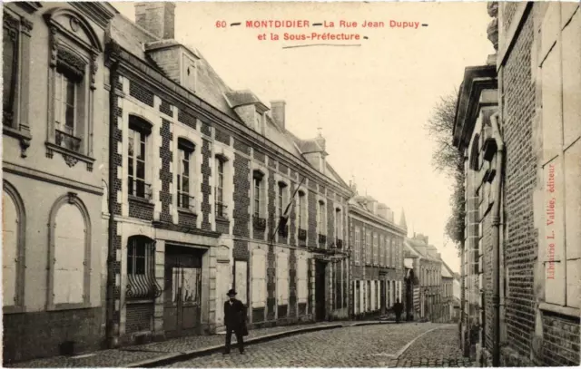 CPA MONTDIDIER - La Rue Jean Dupuy et la Sous-Prefectue (985389)