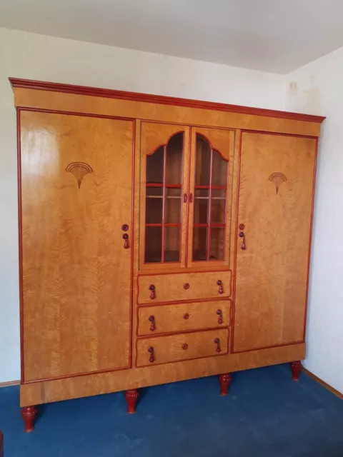 Jugendstil Schlafzimmer mit Intarsien, sibirische Birke, Einzelanfertigung