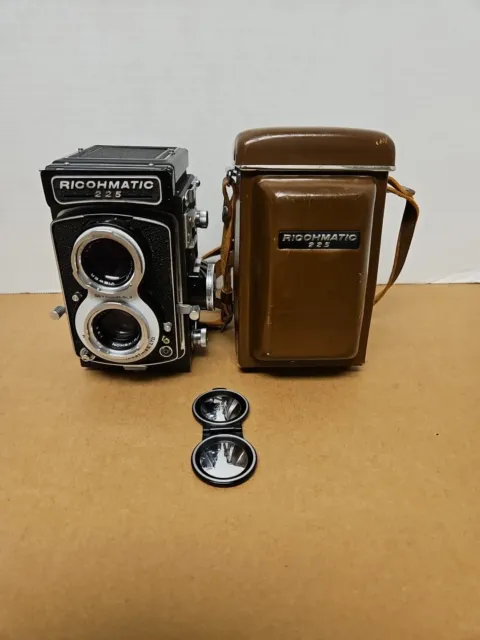 Vintage Ricoh Ricohmatic 225 6x6 Film TLR Camera Brown Leather Case Seikosha G1