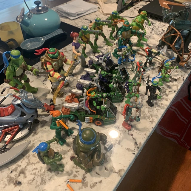 HUGE Vintage Teenage Mutant Ninja Turtles Action Figures Lot TMNT Early 2000’s