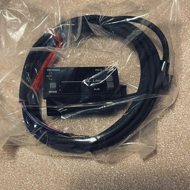 KEYENCE AMPLIFIER SEPARATION type Digital flow rate sensor FDV75A New