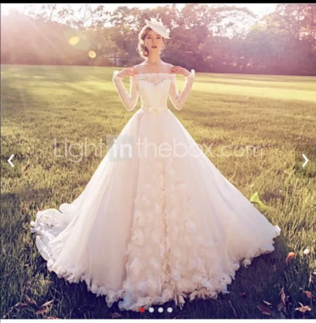 ball gown wedding dress~ Stunning Wedding Dress