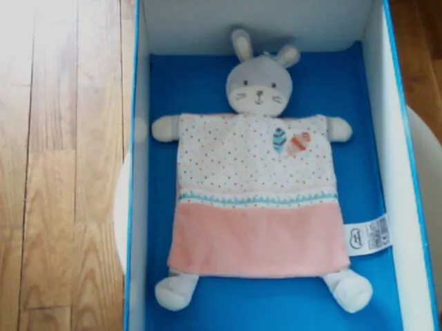 Doudou 4736 / Plat Lapin "Mots D'enfants" Blanc/Rose/Gris-Plumes Pois - Neuf....