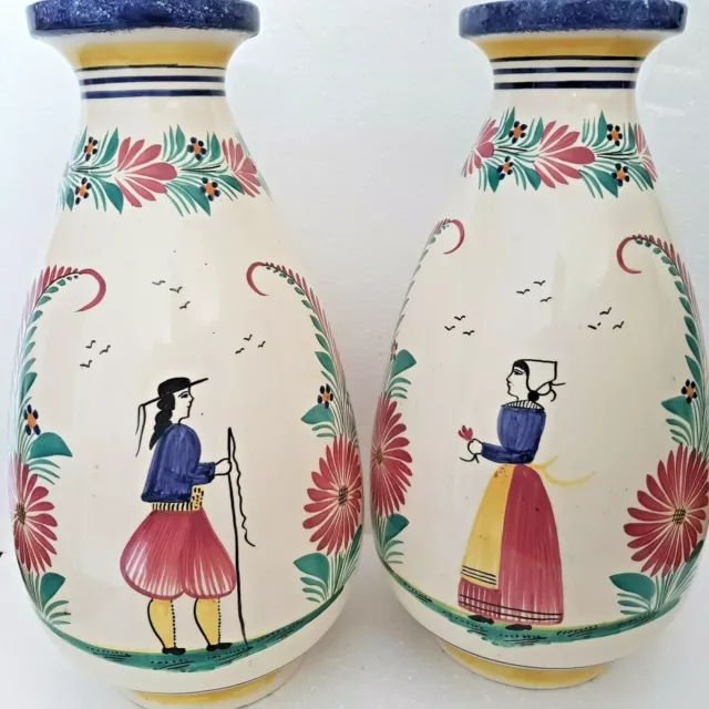 Faïence Henriot France -  vases piriformes à décor fleuri royal couple breton