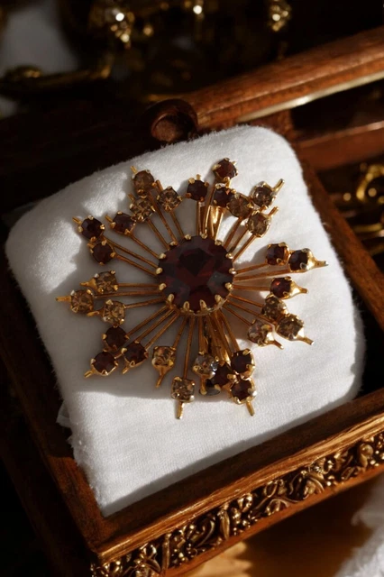 CHANEL Broche croix Gripoix vintage bleue et dorée avec CC, années 1990